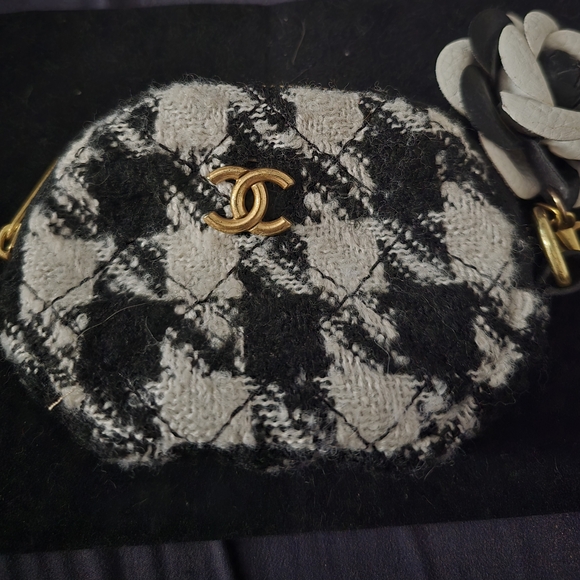 Black and White Tweed Coin Purse With Flower Charm - Picture 2 of 5